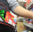 Воспользовался обедом. В Златоусте воришка натаскал продуктов на восемь тысяч рублей - Златоустовский рабочий
