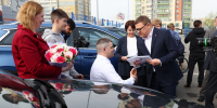 Особое управление. Губернатор Алексей Текслер передал ветерану СВО из Златоуста спецавтомобиль - Златоустовский рабочий